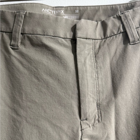 Arc’teryx Men's Casual Straight-Leg Pants in Light Khaki - Picture 4 of 6
